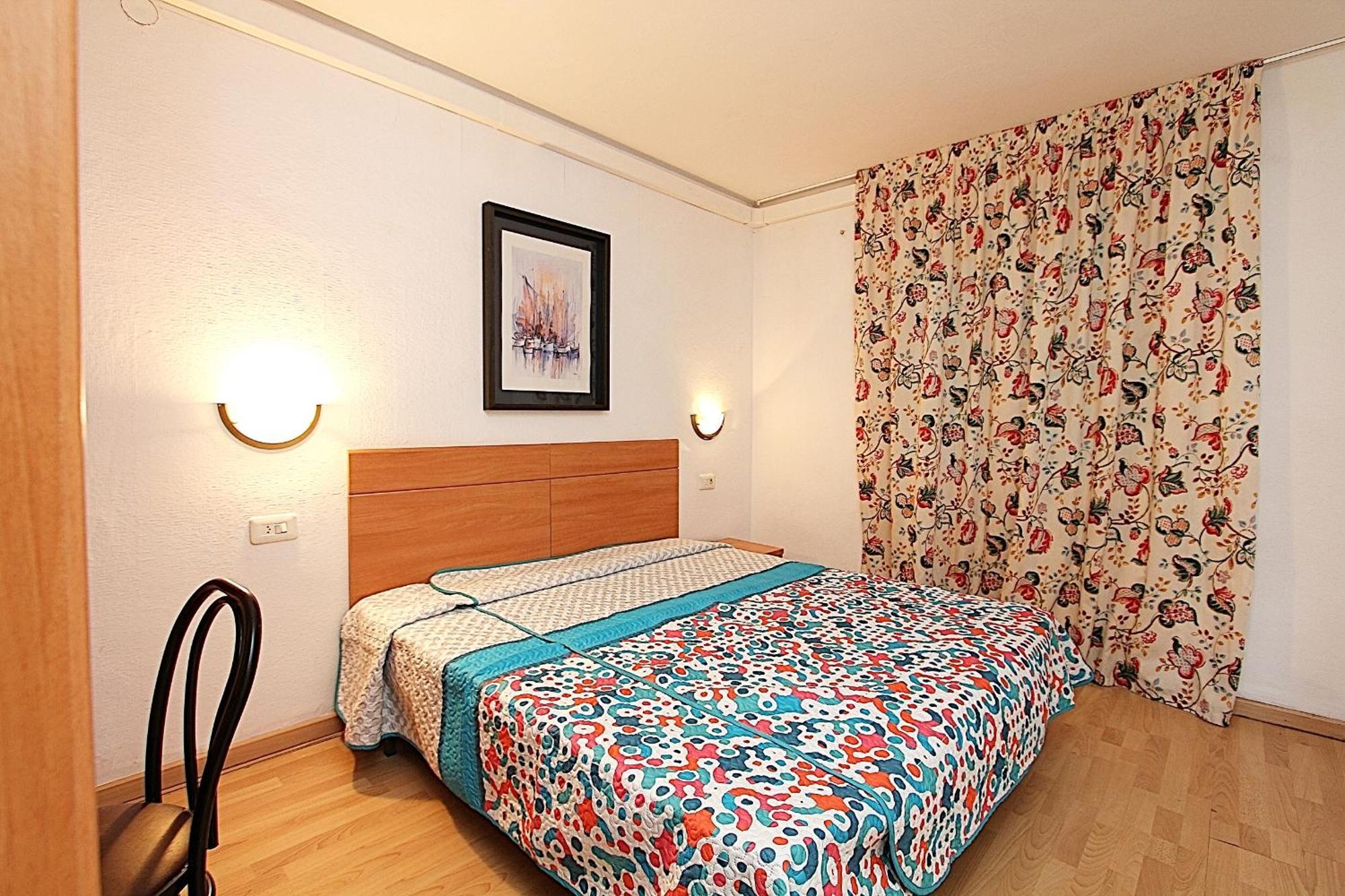 Apartaments Nautic Lloret de Mar Bilik gambar